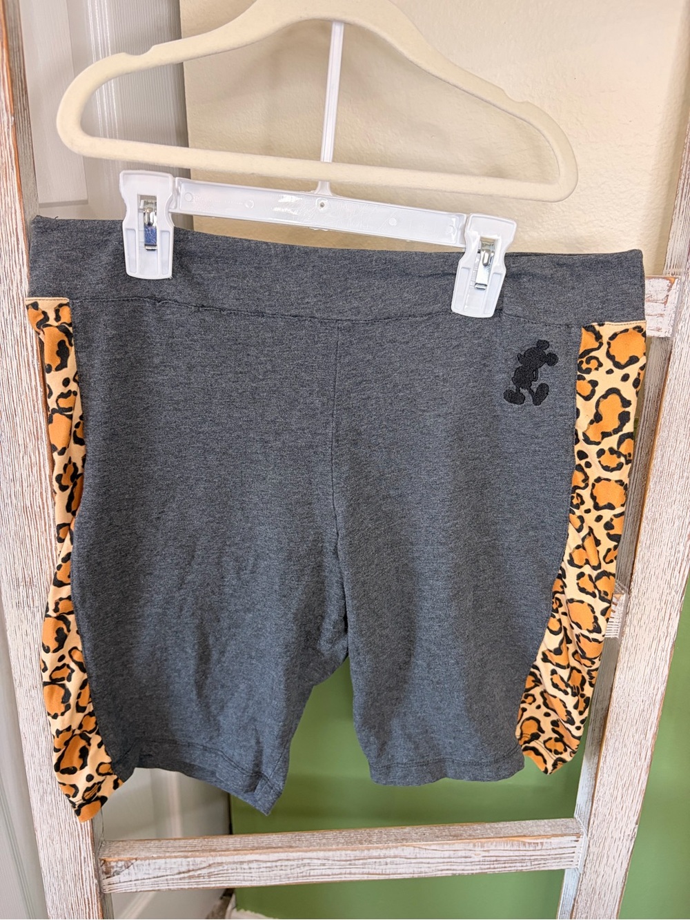 🐆 Disney Parks Mickey Mouse Leopard Print Biker Shorts Gray Large
